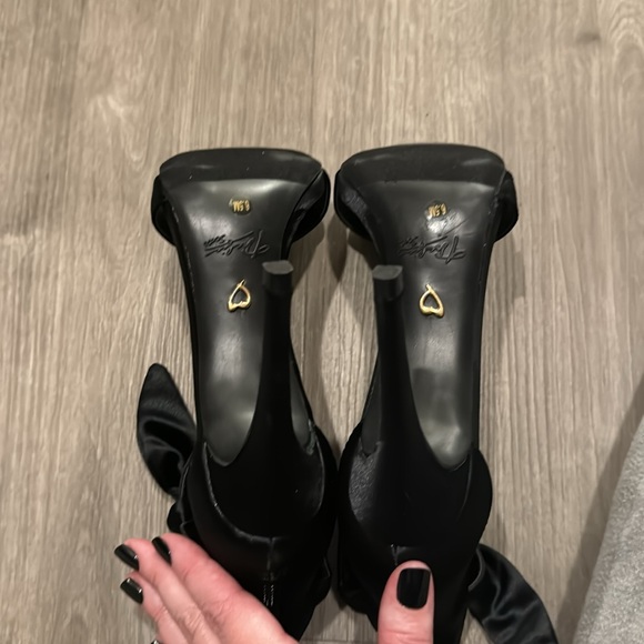 Thalia Sodi Bow Heels - Picture 6 of 11